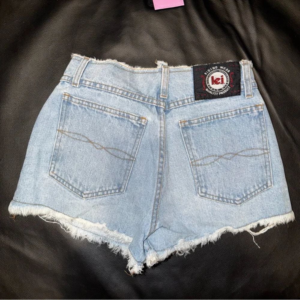 Vintage L.E.I. Embroidered Denim Shorts - Picture 4 of 4